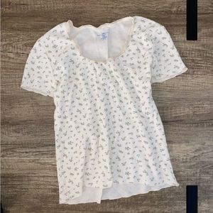 Brandy Melville green flower t shirt